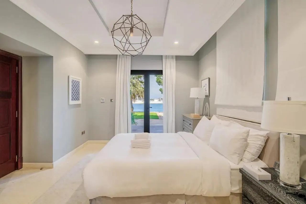 Villa Frond F, Beachfront Villa, Palm Jumeirah - Mint Stay Dubai