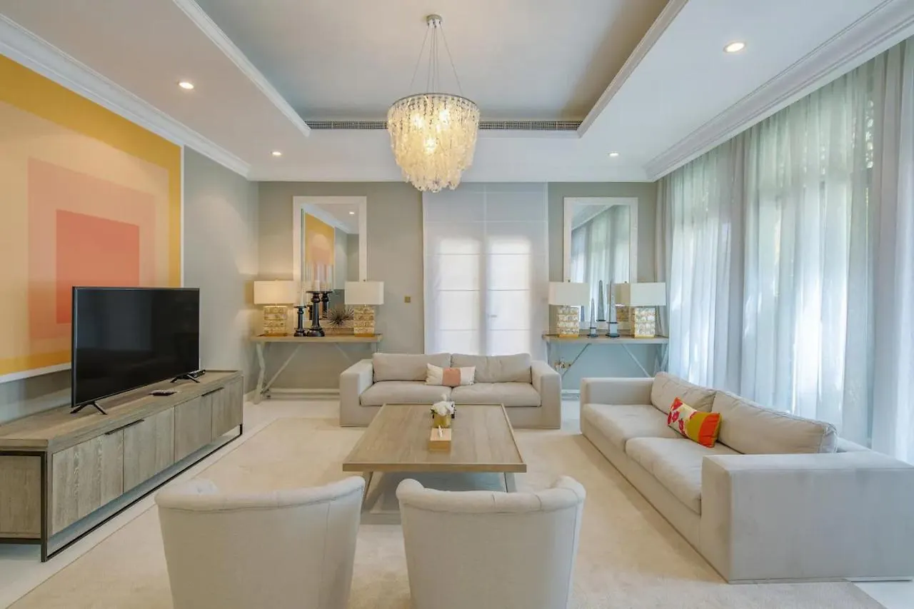 Frond F, Beachfront Villa, Palm Jumeirah - Mint Stay 두바이 빌라