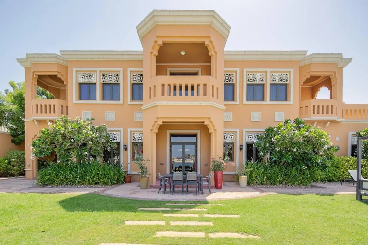 Frond F, Beachfront Villa, Palm Jumeirah - Mint Stay 두바이 빌라